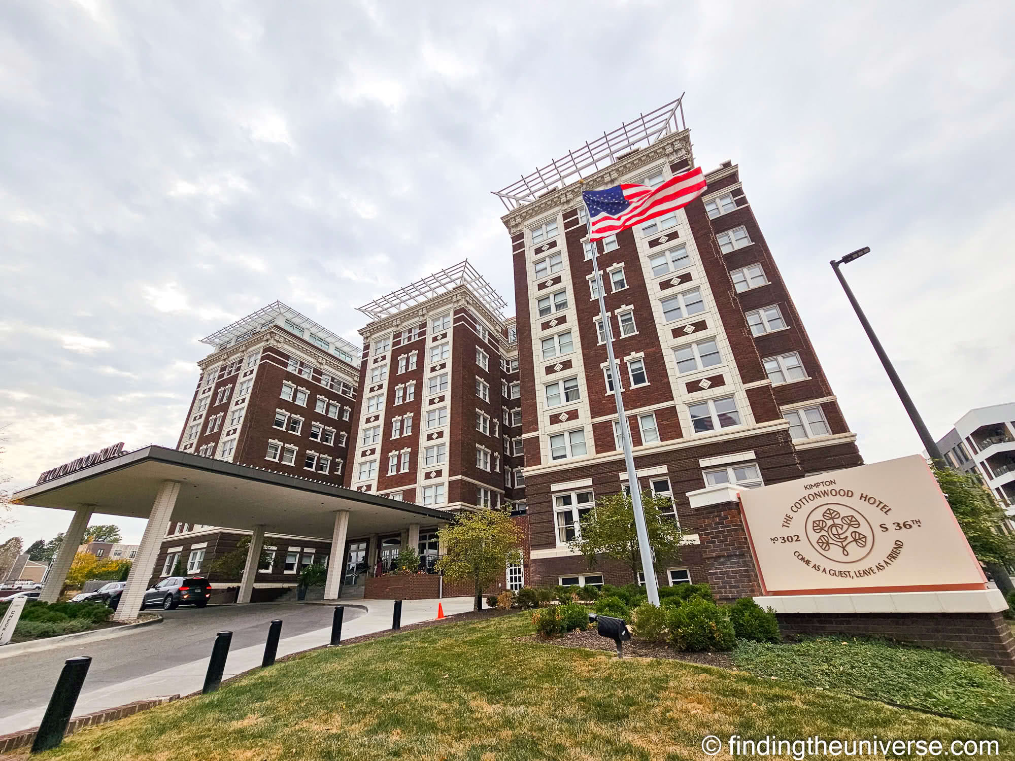 Cottonwood Hotel Omaha by Laurence Norah