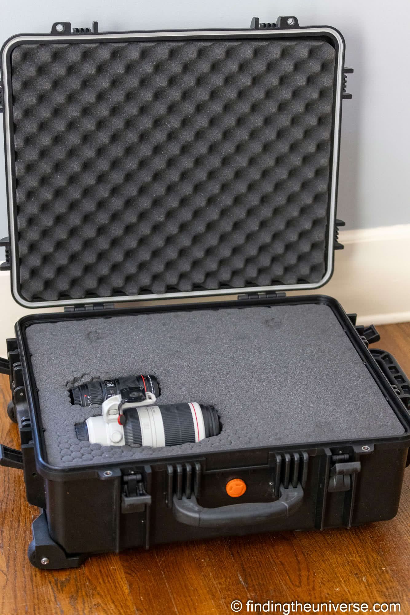 Hard computer case by Laurence Norah-2